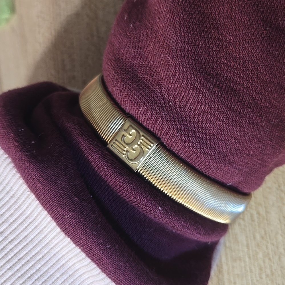 Vintage Gold Tone GG "KOREA" 80S Coil Bracelet💫